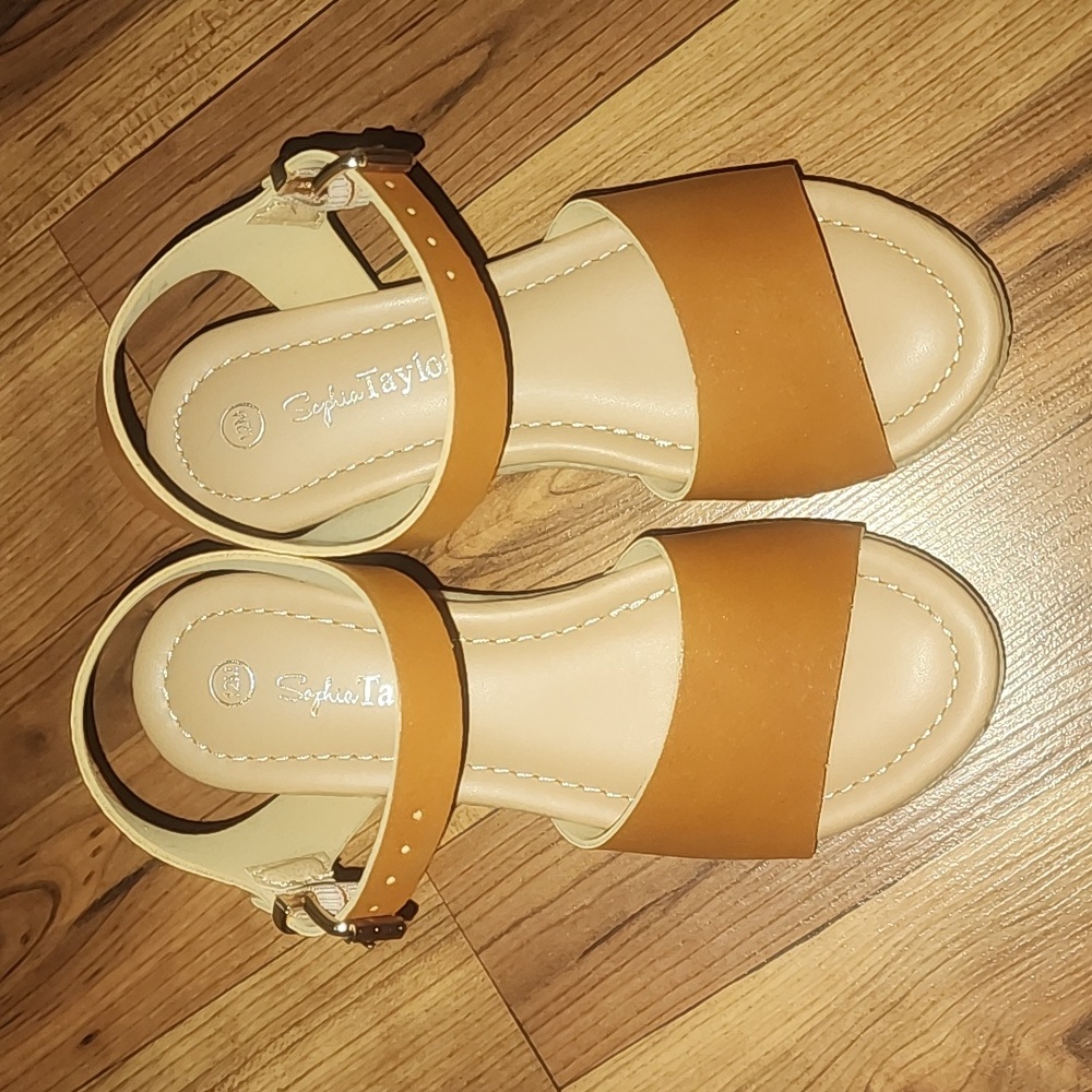 Youth sandals